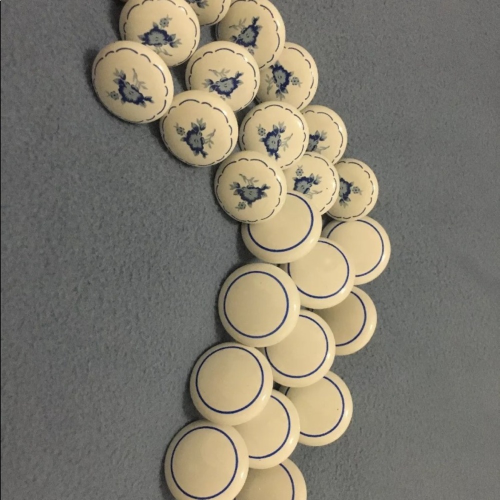 Set of 24 cabinet knobs